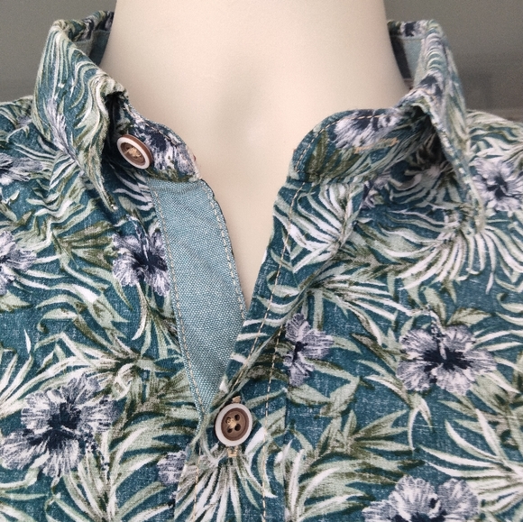 "Craft and Flow" Hawaiian Shirt in Excellent Condition. 100% Cotton. Size Small. - Picture 3 of 8